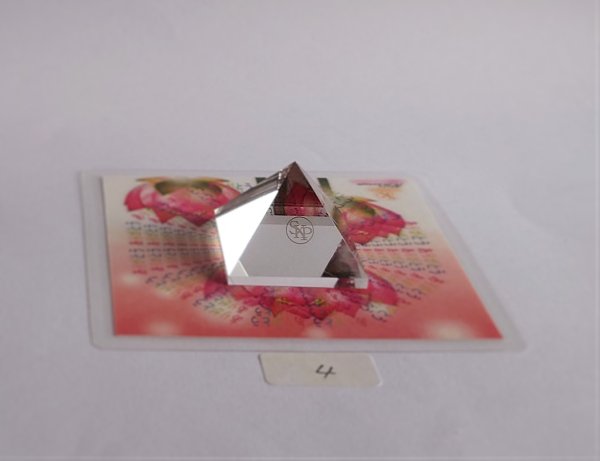 画像1: 【蓮とありがとうコースター２枚プレゼント】AA水晶ピラミッド11-4 (1)