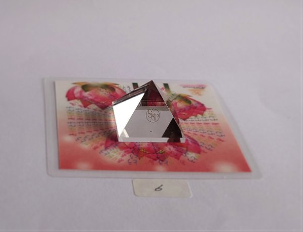 画像1: 【蓮とありがとうコースター２枚プレゼント】AA水晶ピラミッド11-6 (1)