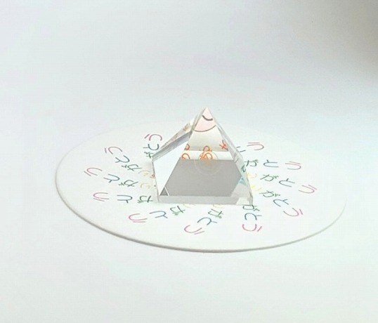 【蓮とありがとうコースター２枚プレゼント】水晶ピラミッド