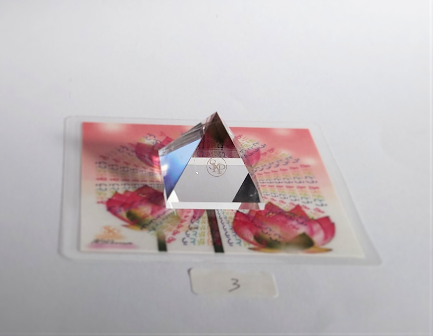 【蓮とありがとうコースター２枚プレゼント】AAA水晶ピラミッド11-3